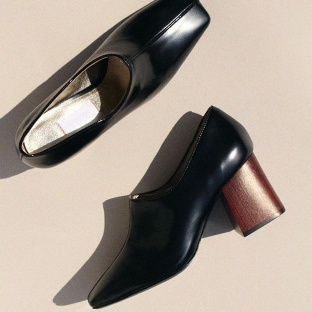 Suzanne Rae Black Pump with Wood Heel Sz 36